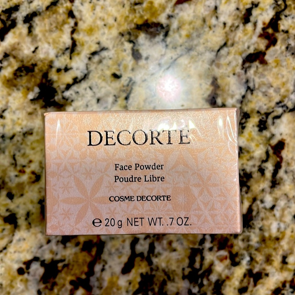 Brand new Decorte face powder poured Libra